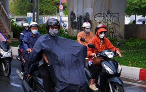 TPHCM mây mù, mưa trái mùa trong ngày Valentine 14/2