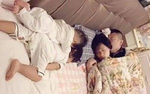 Bức ảnh gia đình 4 người khi ngủ gây sốt: Bố mẹ là chân ái, còn hai con là sản phẩm đính kèm