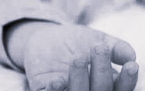 Bé gái 5 tháng tuổi ở Hà Nội tử vong bất thường khi gửi ở điểm trông trẻ