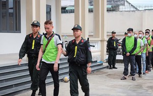 Nguyễn Thế Anh điều hành hơn 80 nhân viên lừa người Việt hàng trăm tỷ đồng như thế nào?