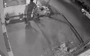 Kinh hoàng clip xe máy tông trực diện vào ô tô đang quay đầu trong đêm, 2 học sinh THPT tử vong thương tâm