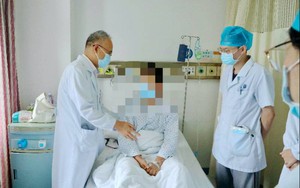 Người đàn ông tiểu ra… phân, phải cấp cứu vì xem nhẹ 1 kiểu khó chịu khi ăn uống mà người hiện đại hiếm ai không mắc