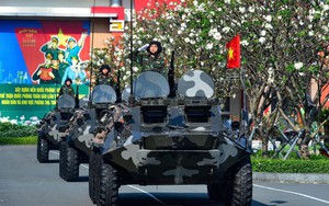 Choáng ngợp màn tổng duyệt ra quân của quân đội, công an TP.HCM: Hàng loạt xe bọc thép, 34 khối vũ trang