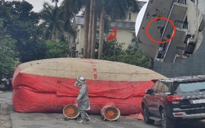 Cứu người phụ nữ ngồi vắt vẻo trên lan can tầng 18 chung cư