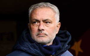 Cuộc sống tại Thổ Nhĩ Kỳ và sự hỗn loạn quen thuộc được tạo ra bởi Jose Mourinho