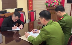 Đàm Quang Nghĩa ra đầu thú