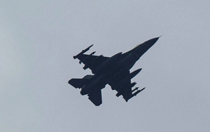 Trận chiến tên lửa tầm xa giữa Su-35S và F-16AM đã diễn ra