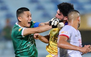 VAR bất ngờ có biến, nhà vô địch AFF Cup tỏa sáng giúp đội nhà thoát khỏi nhóm cuối V.League