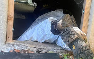 Trở về nhà sau đám cháy rừng, người đàn ông tá hỏa phát hiện thứ không ngờ bên dưới tầng hầm