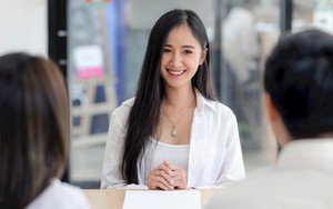 Đầu năm xin việc, nhà tuyển dụng hỏi: "Cái gì trên cơ thể cứng nhưng đảo ngược và nằm thì mềm?”, kết quả bất ngờ