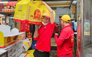 Bánh thần tài, heo quay cúng khai trương "cháy hàng" trong ngày mùng 6