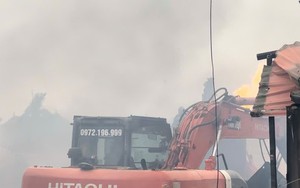 Hà Nội: Hàng chục cảnh sát chữa cháy công ty cồn ở huyện Hoài Đức