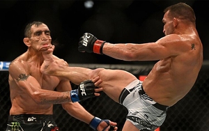 Cú đá ăn may làm cao thủ Vịnh Xuân sấp mặt, mất trí nhớ tạm thời