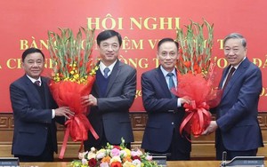 Bàn giao nhiệm vụ Chánh Văn phòng Trung ương giữa 2 ông Nguyễn Duy Ngọc và Lê Hoài Trung