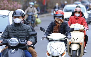 Dạo 1 vòng quanh Hà Nội ngày rét đậm 10 độ C: Người trùm che kín mít, người đốt lửa sưởi ấm