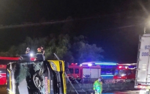 Vụ lật xe khách ở Phú Yên: Tài xế thiếu bằng lái, trách nhiệm chủ xe đến đâu?