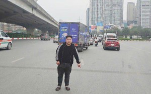 Tạm giữ hình sự Trần Mạnh Cường trong vụ lái xe ôm ngồi trên nắp capo xe ô tô ở Đại lộ Thăng Long