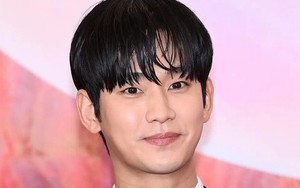 Kim Soo Hyun sụp đổ