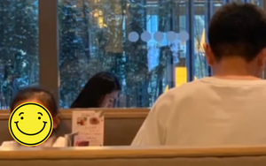 “Trên bàn có 2 miếng thịt, con cho bố miếng nào?", con gái trả lời và phản ứng của ông bố khiến tất cả nhảy vào tranh cãi