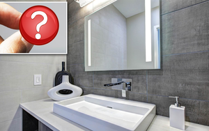 Phát hiện 1 thứ giấu kín trong phòng vệ sinh nữ, cô gái lập tức báo cảnh sát: 1 người bị bắt