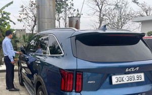 Cảnh sát chặn bắt ô tô mang biển số 'giả' di chuyển trên cao tốc