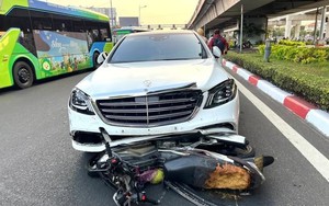 TP.HCM: Nữ tài xế lái Mercedes tông cả chục xe máy ở ngã tư Thủ Đức