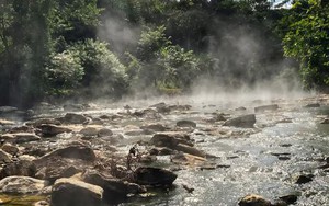 Dòng sông "nóng bỏng" nhất thế giới, nước lúc nào cũng sôi sùng sục
