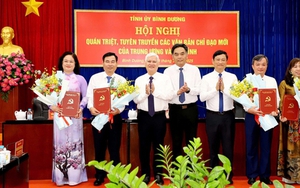 Trao quyết định của Ban Bí thư Trung ương Đảng về công tác cán bộ ở Bình Dương