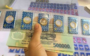 Hốt hoảng cả tháng lương không mua nổi 1 chỉ vàng