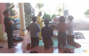 Thấy có nhiều chim lợn, trường mua vàng mã, mời thầy về cúng!