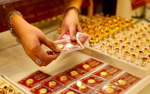 Giá vàng tăng vù vù, nhiều người ngậm ngùi hoãn cưới