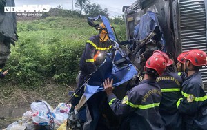 Tông vào đuôi xe tải, tài xế và phụ xe ở Phú Yên chết tại chỗ