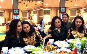 Danh ca Thanh Tuyền bật khóc, ôm bà sui gia nói một điều
