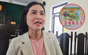 Chủ nhân tờ vé số 2 tỷ thắng kiện nói gì khi giám đốc công ty xổ số Huế bắt tay chúc mừng?