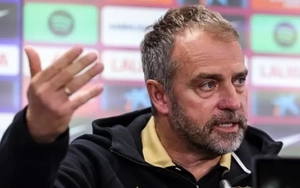 Hansi Flick bực tức vì lịch đá bù của Barcelona