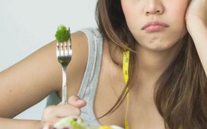 Xuất hiện dấu hiệu "lạ" khi ăn kiêng, người phụ nữ ngỡ ngàng khi biết mắc ung thư giai đoạn cuối