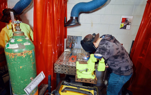 Nhóm nghề hưởng lợi đầu tiên từ AI: Suốt 42 năm bị ngó lơ, ‘hot’ trở lại vì không phải ai cũng chọn học đại học