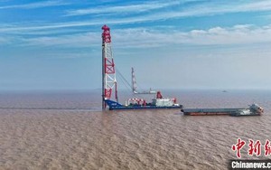 Trung Quốc cấy cọc thép gần 100m, nặng hơn 94 tấn xuống đáy biển, tạo ra "quái vật" khủng nhất thế giới trong lĩnh vực quan trọng