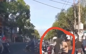 Va chạm giao thông, thanh niên "hổ báo" đánh tới tấp người khác