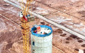 Cận cảnh thi công tháp không lưu sân bay cao nhất Việt Nam với hơn 123 m