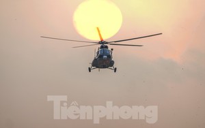 Phi đội trực thăng đón ánh bình minh