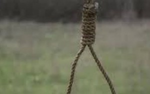 Bố bàng hoàng phát hiện con trai treo cổ sau vườn nhà