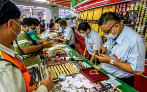 Nước ASEAN giàu có lo ngại triển vọng kinh tế, vừa tìm ra "lối thoát" 20 tỷ USD