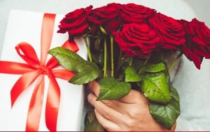 Vợ 'tịch thu' hết tiền chồng nhưng vẫn đòi quà 8/3 sang chảnh