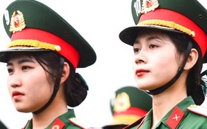 Ngắm những 'bóng hồng' trên thao trường tập luyện diễu binh cho đại lễ 30/4