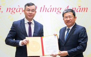 Công bố Quyết định của Bộ Chính trị về công tác cán bộ