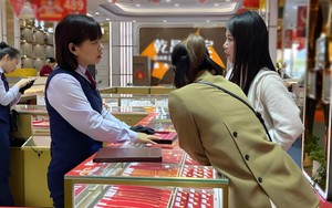 Người phụ nữ chi 1,3 tỷ đồng mua vàng, 4 năm sau đi mang đi bán lại thì bị tiệm vàng khởi kiện, tòa tuyên bố: Người bán phải đền 4 tỷ đồng