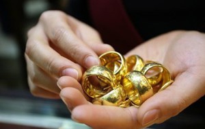 Kịp thời thu hồi 430g vàng trị giá gần 1 tỷ đồng được gửi chuyển phát nhanh, hoàn trả cho người phụ nữ Trung Quốc bị lừa đảo qua mạng