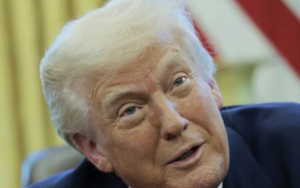 Nước gội đầu yếu ớt, ông Trump ký lệnh 'làm vòi sen tuyệt vời trở lại'