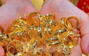 'Tôi bán 100 chỉ vàng nhẫn lãi trên 300 triệu đồng'
